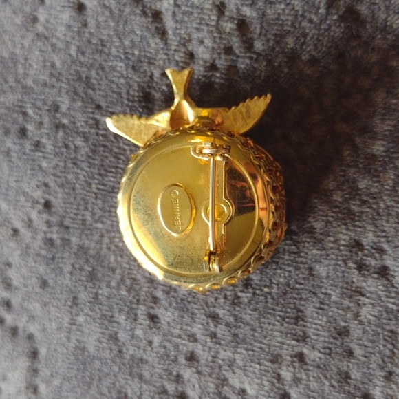 Jeanne Vintage Gold Tone Bird Woven Wire Nest Faux Pearl Egg Pin Brooch Signed - Picture 2 of 4